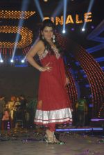 Shraddha Sharma at Bigg Boss Season 5 grand finale on 7th Jan 2012 (71).JPG